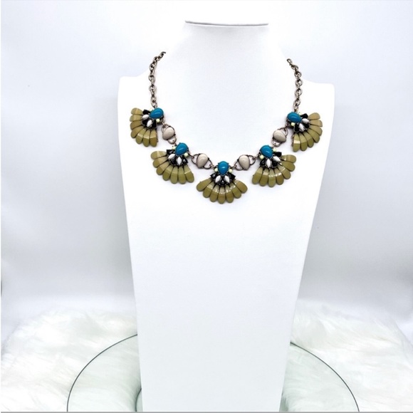 Vintage Fan Shaped Green Cabochon Retro Collar Necklace - Picture 2 of 4